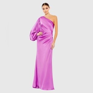 IEENA FOR MAC DUGGAL 26588 NWT
Satin Puff Sleeve Gown